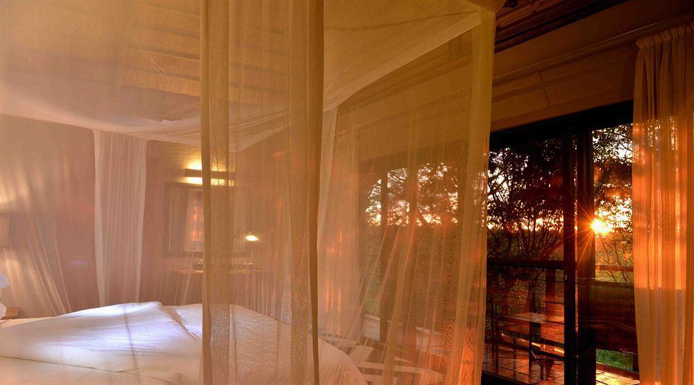 Victoria Falls Safari Suites Exterior foto