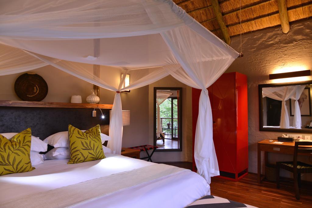 Victoria Falls Safari Suites Exterior foto