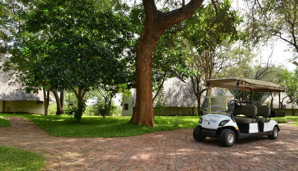 Victoria Falls Safari Suites Exterior foto